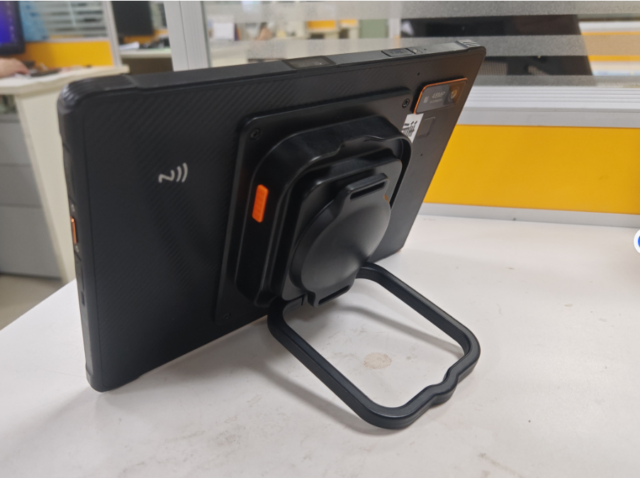 研铂 N105 工业三防平板｜搭载 RTK 高精度定位，严苛场景全能作业终端
